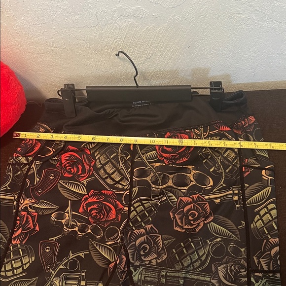 #1399=Constantly VARIED GEAR XXL-Black Floral Patterned Leggings - Picture 5 of 5